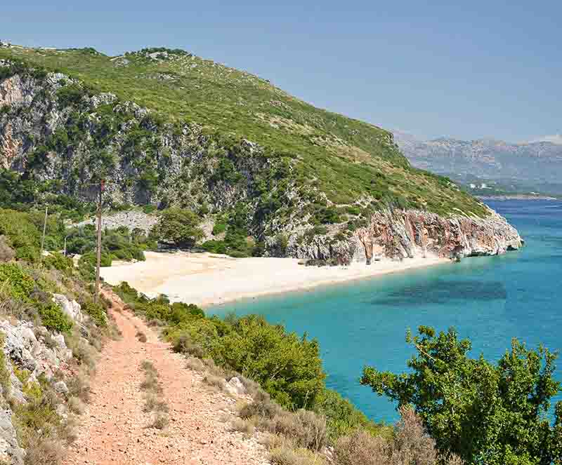 Weg zum Strand in Albanien